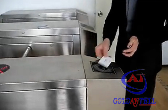 Elastyczna prędkość szybkiego przejścia dla systemu kontroli karty RFID / opaski na rękę z automatycznym kołowrotem barierowym